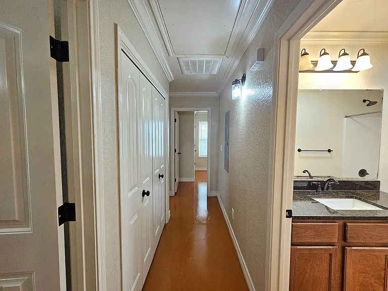 803 Leifester Cir #B — Photo 7