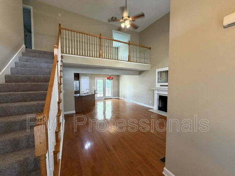 3 bed, 2.5 bath, 2000 sqft, $2,199 — Photo 4