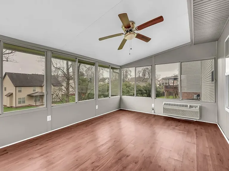 2552 Hattington Dr — Photo 6