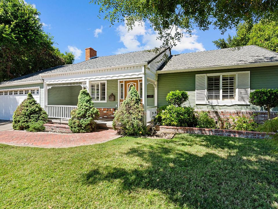1st image of 1609 Azalea Way
