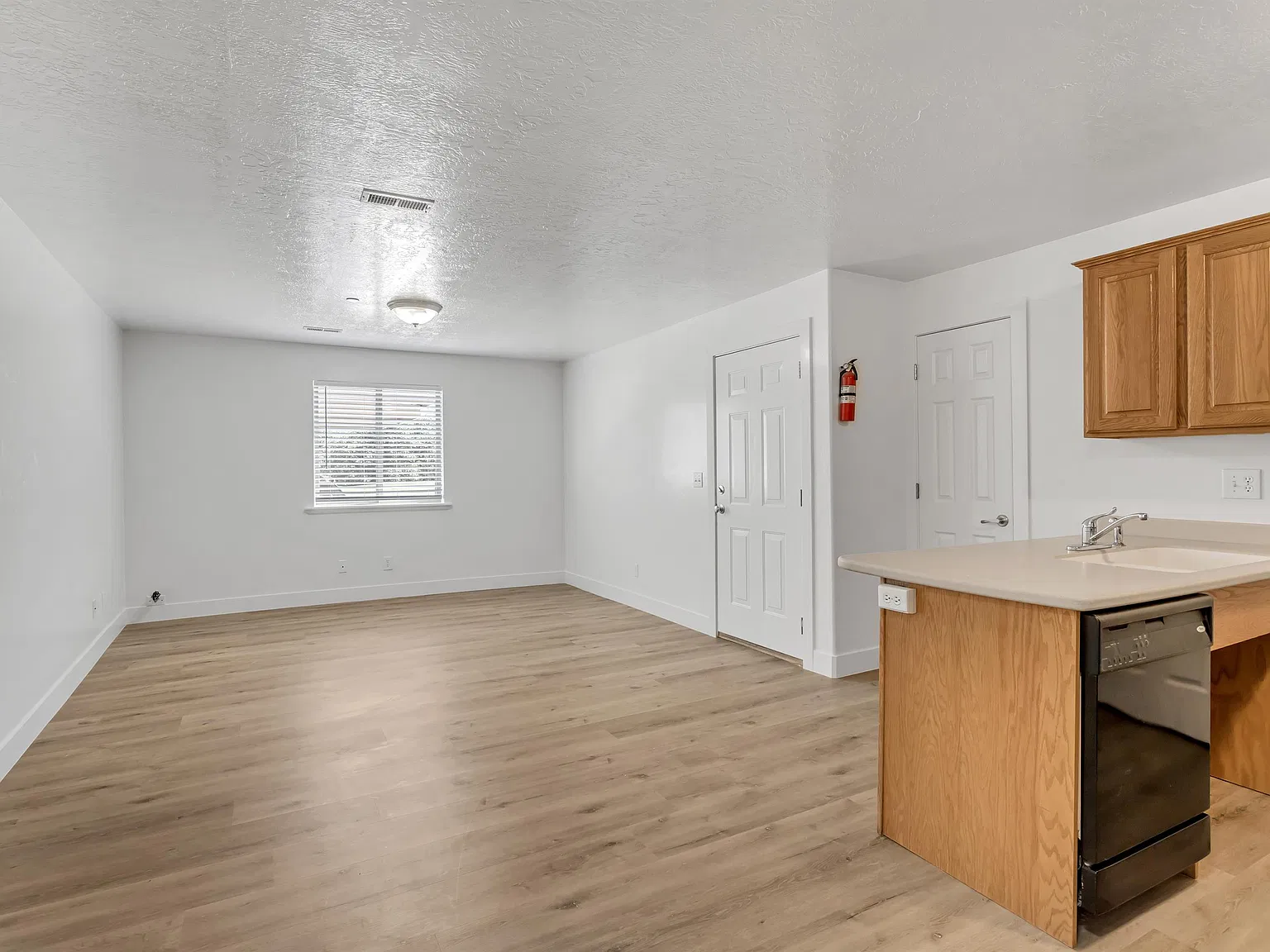 580 S Center St — Photo 4