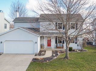 1008 Old Farm Rd, Bloomington, IL 61704