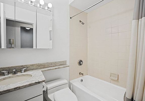 4th image of 393 W 49th St APT 4EE