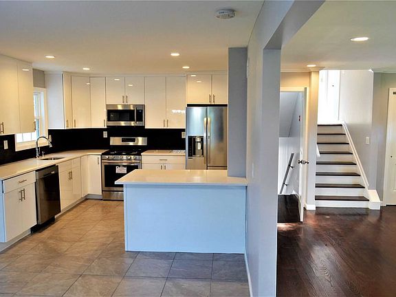 5th image of 548 N Brookside Ave