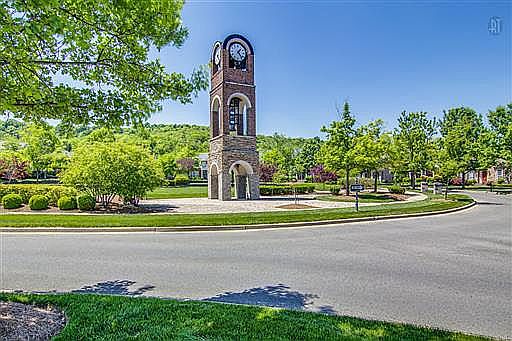 3rd image of 619 Patriot Ln
