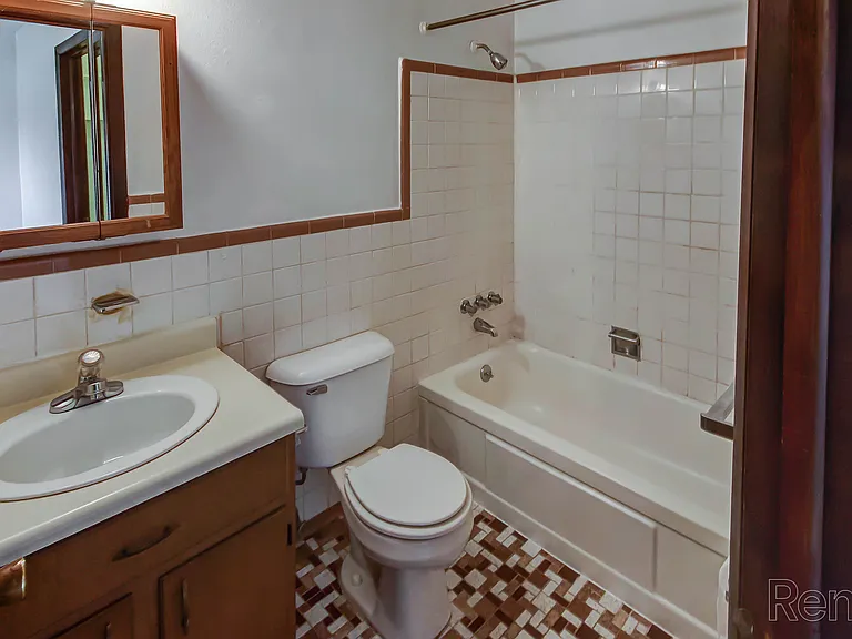 Newburgh Colonial — Photo 6