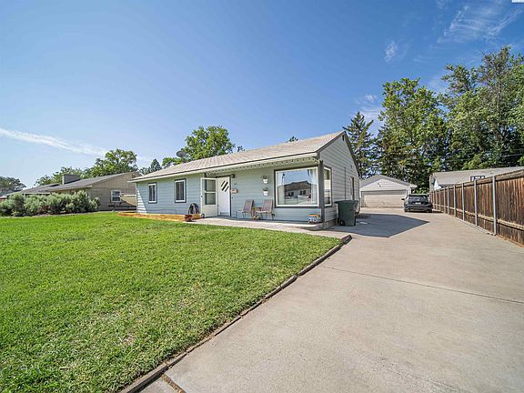 3rd image of 415 Cottonwood Dr
