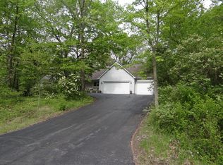37 Wooden Bridge Dr, Yorkville, IL 60560