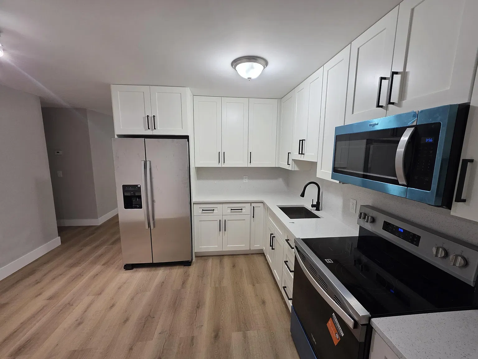 2 bed, 1.0 bath, 775 sqft, $2,200 — Photo 2