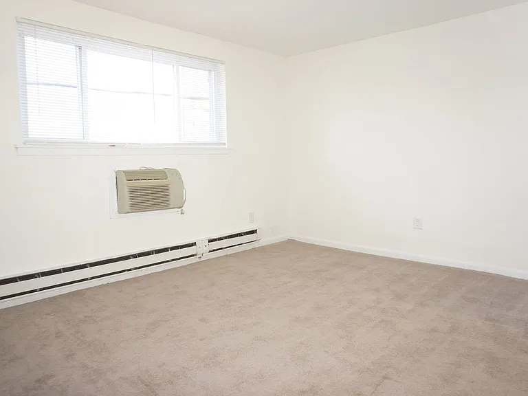 Oakwood Apartments — Photo 23