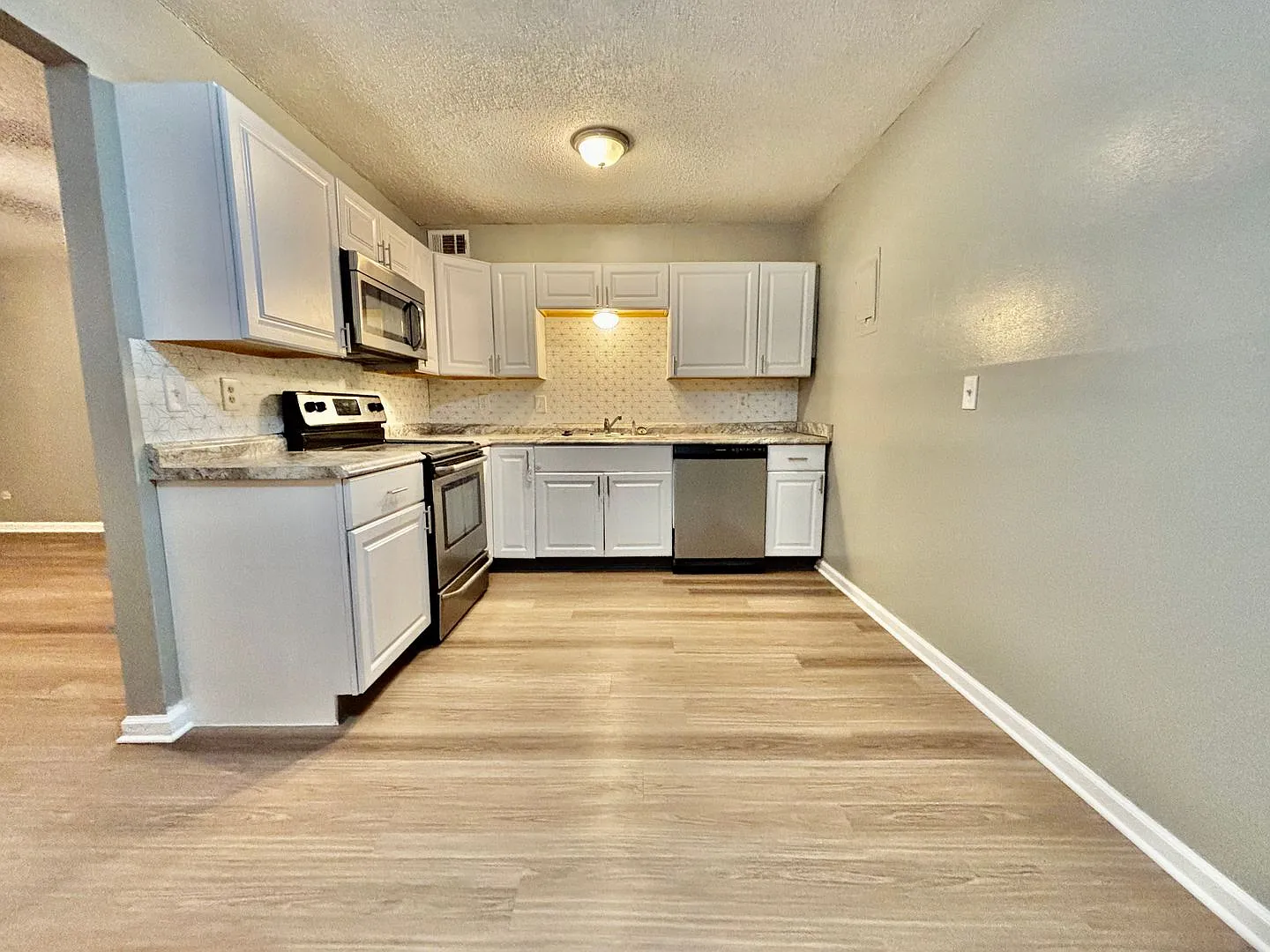Alpine Apartments — Photo 4