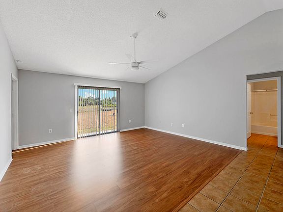 3rd image of 1101 SW Glastonberry Ave