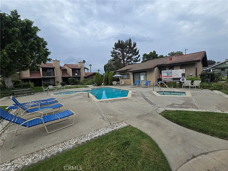 181 S Hollenbeck Ave — Photo 3