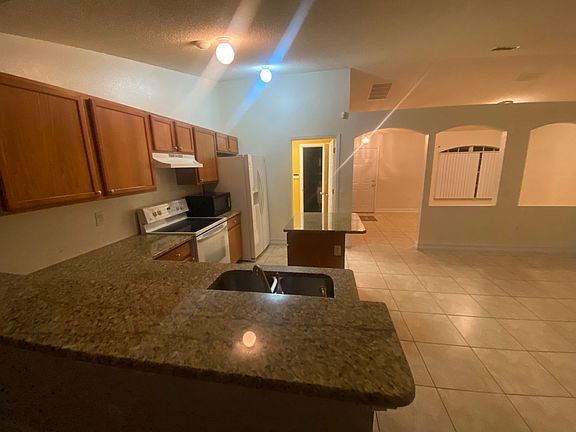 5th image of 909 Gateshead Ct