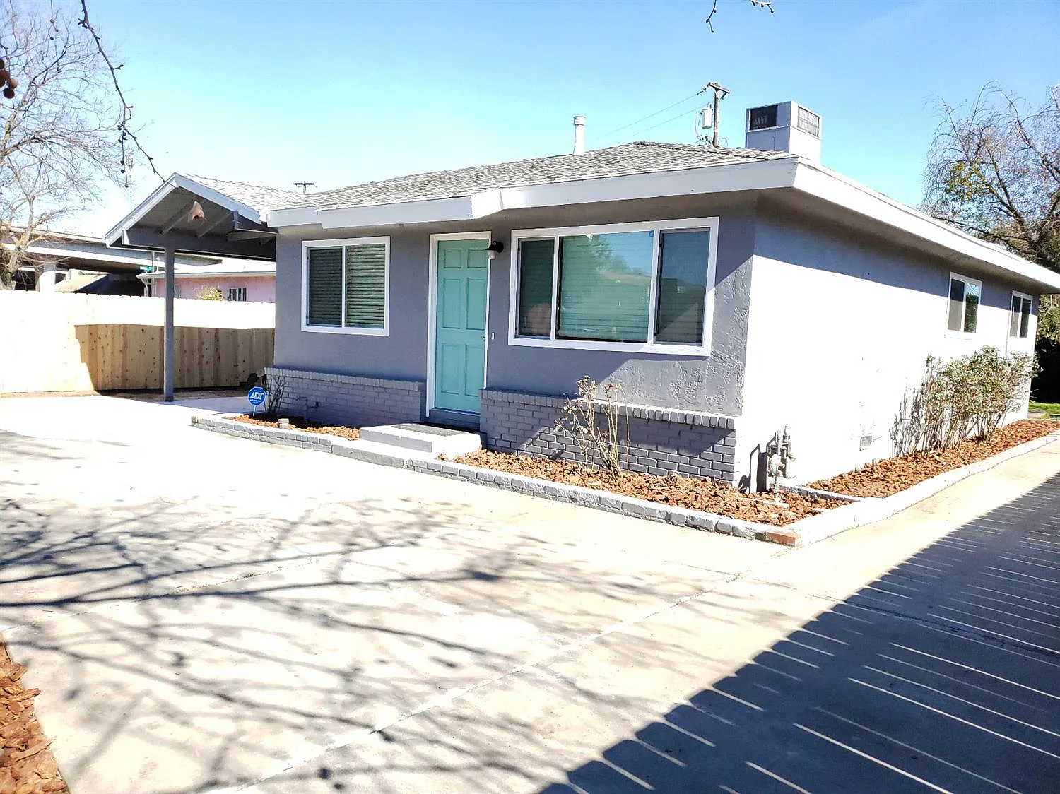 420 Garfield Ave photo 1