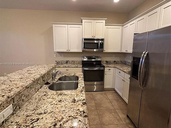 5th image of 290 SW 7th Ct #290