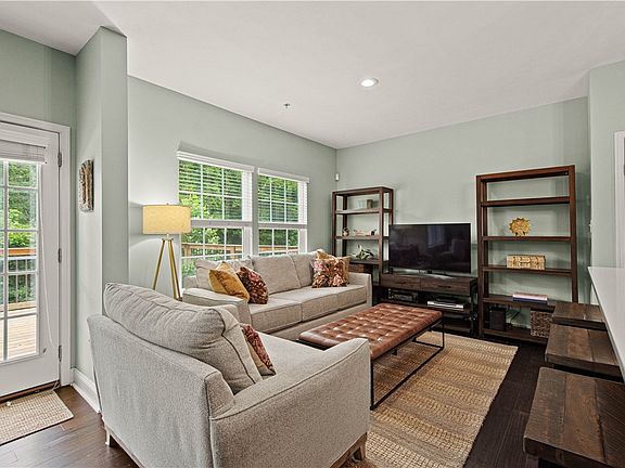 3rd image of 98 Kensington Dr
