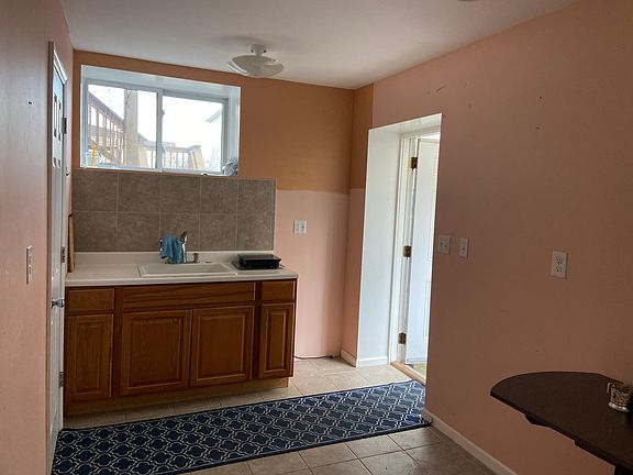 4th image of 241 Colony Ave