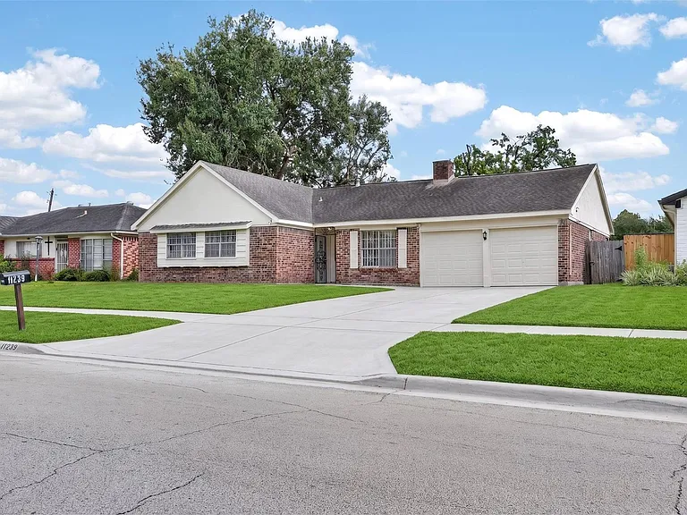 11239 Carvel Ln — Photo 2