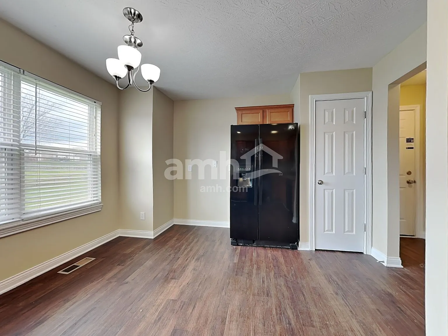 4 bed, 2.5 bath, 1893 sqft, $2,590 — Photo 4