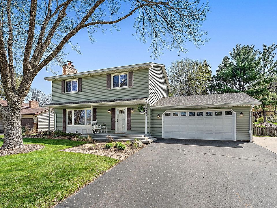 1st image of 3249 Camelot Dr