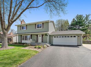 3249 Camelot Dr, Woodbury, MN 55125