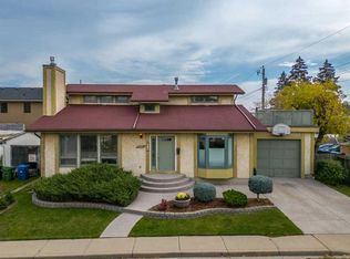 3212 W 1st St NW, Calgary, AB T2M 4R5
