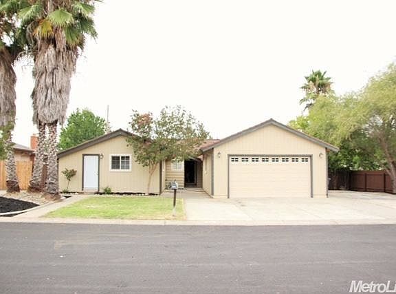 2 Entrances to large home