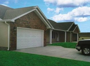 1212 Stonington Dr, Herrin, IL 62948