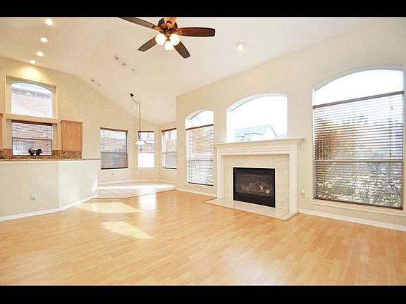 4th image of 1211 Ventura Canyon Dr