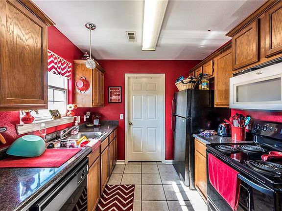 4th image of 744 Thaliel St
