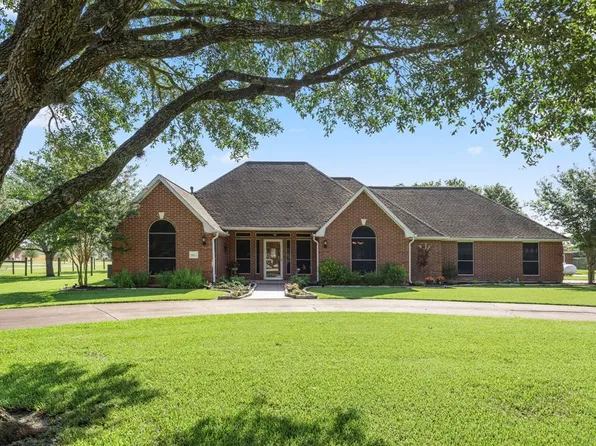 1911 Rodeo Drive, East Bernard, TX 77435