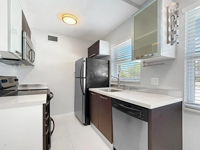 416 NE 15th Ave #12 — Photo 9