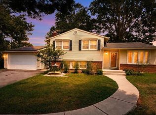 8905 Valley Forge Dr, Alexandria, VA 22309