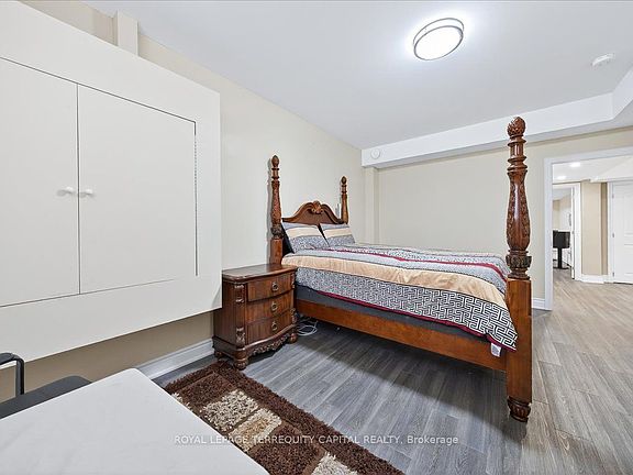 5th image of 30 Indianola Cres
