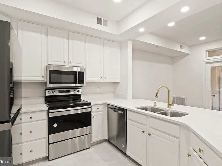 1324 Garden Wall Cir #305 — Photo 12
