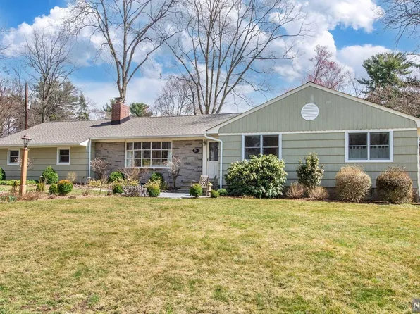 34 Colonial Dr, Wyckoff, NJ 07481