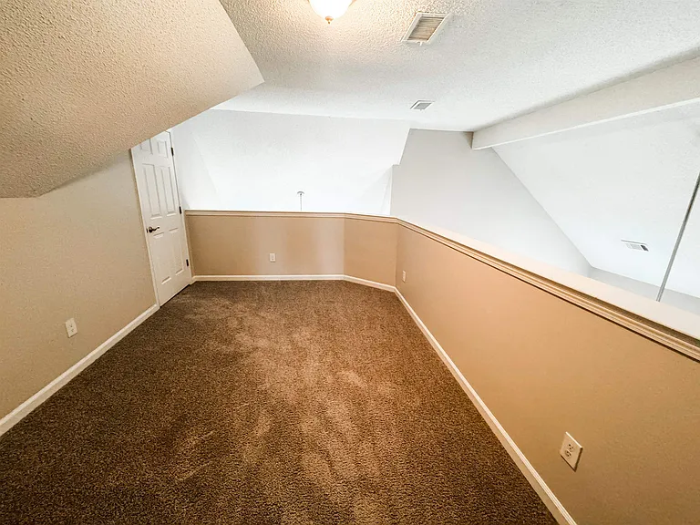 3945 Windyke Dr — Photo 13
