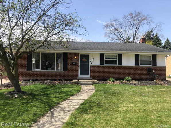 14737 Country Club Dr, Livonia, MI 48154
