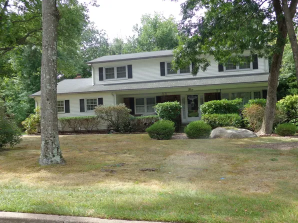 3 Vermeer Ct, Airmont, NY 10901