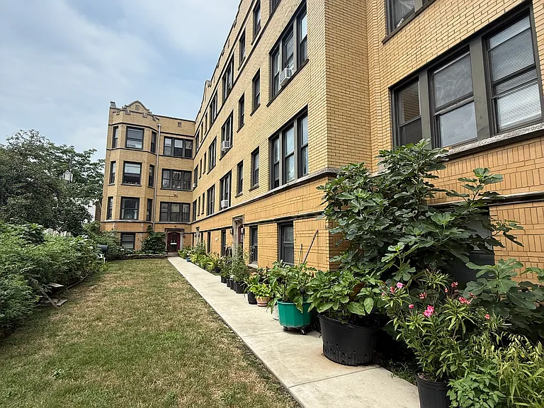 2321 N Spaulding Ave #2B — Photo 9