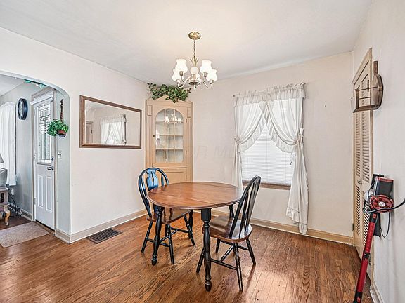 4th image of 229 Greenfield Ave