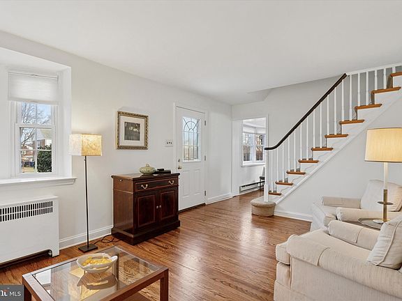 3rd image of 203 Oxford Hill Ln