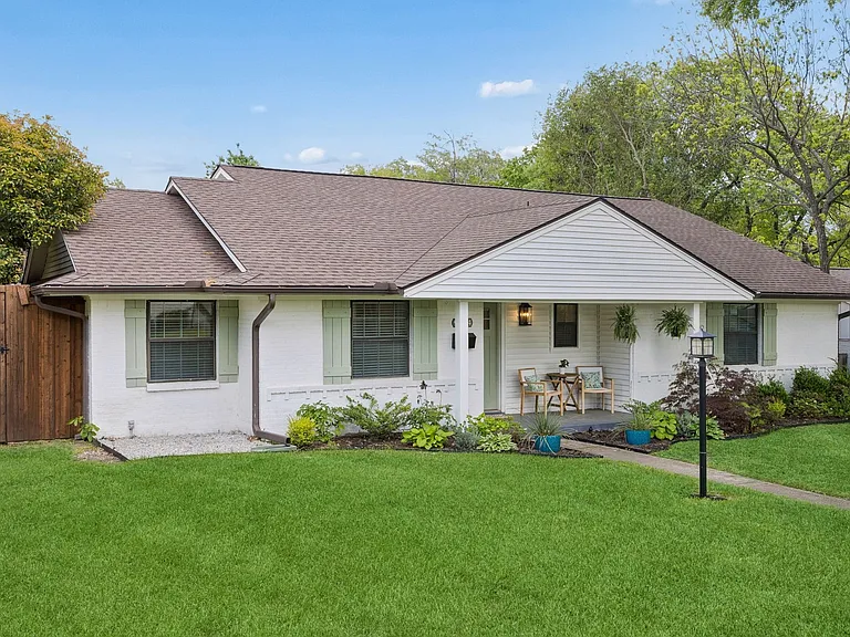 9734 Queenswood Ln — Photo 32