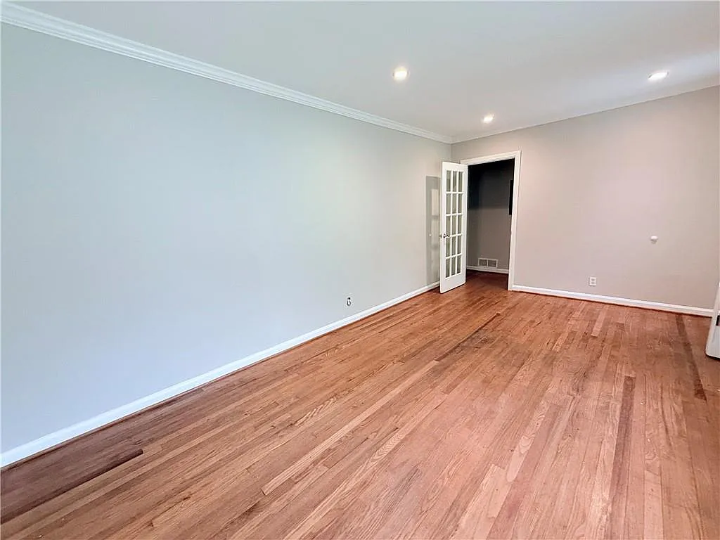 3 bed, 2.0 bath, 1226 sqft, $2,200 — Photo 3