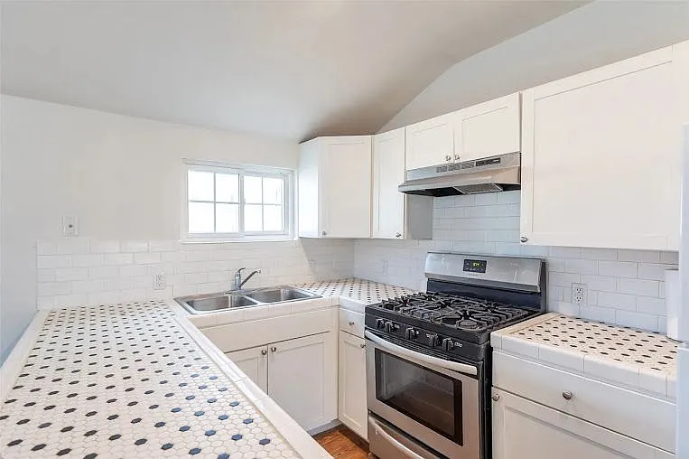 1201 Chestnut St — Photo 7