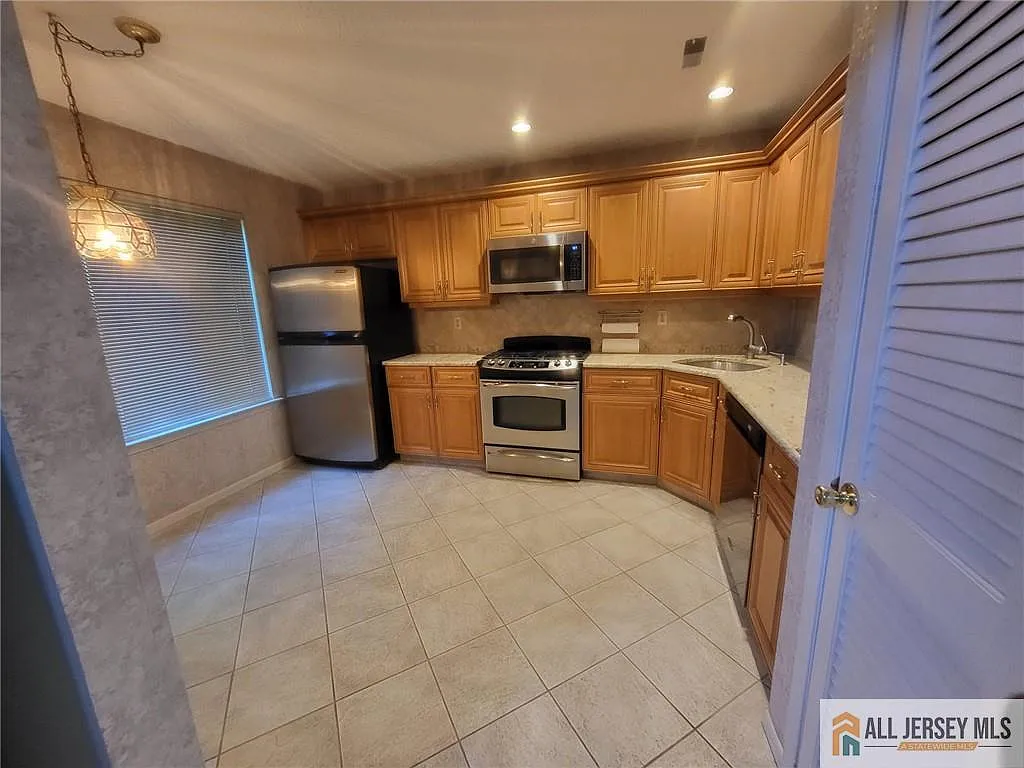 2 bed, 2.5 bath, 1486 sqft, $3,250 — Photo 3