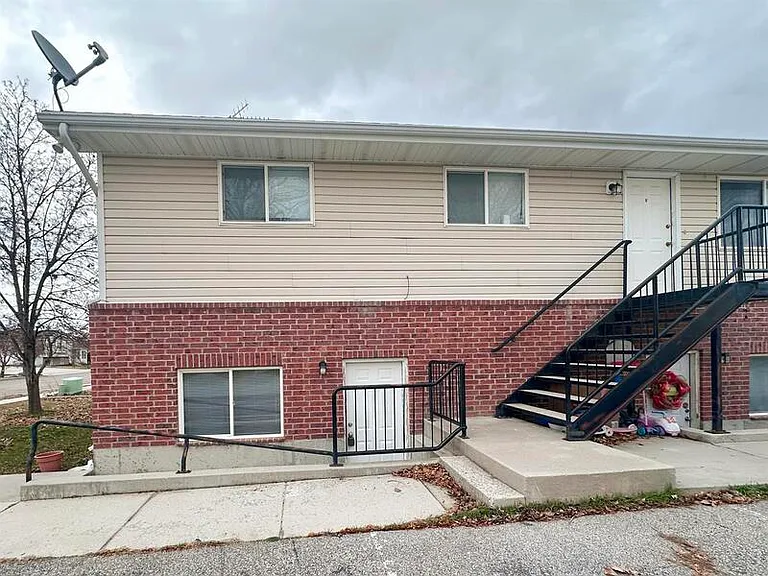 759 W 400 N #B — Photo 1