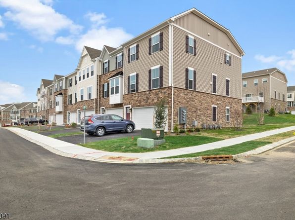 21 Clausen Ct, Budd Lake, NJ 07828
