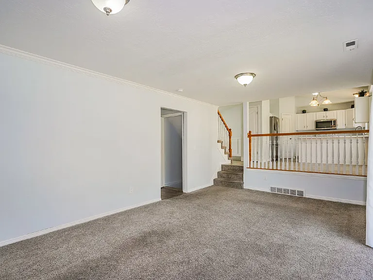 460 W 2325th St N — Photo 10